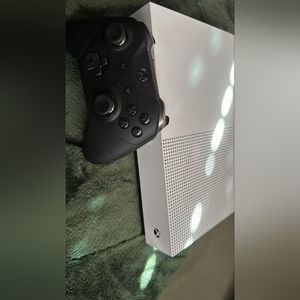 Xbox 1 S, slightly used, comes with controller:)